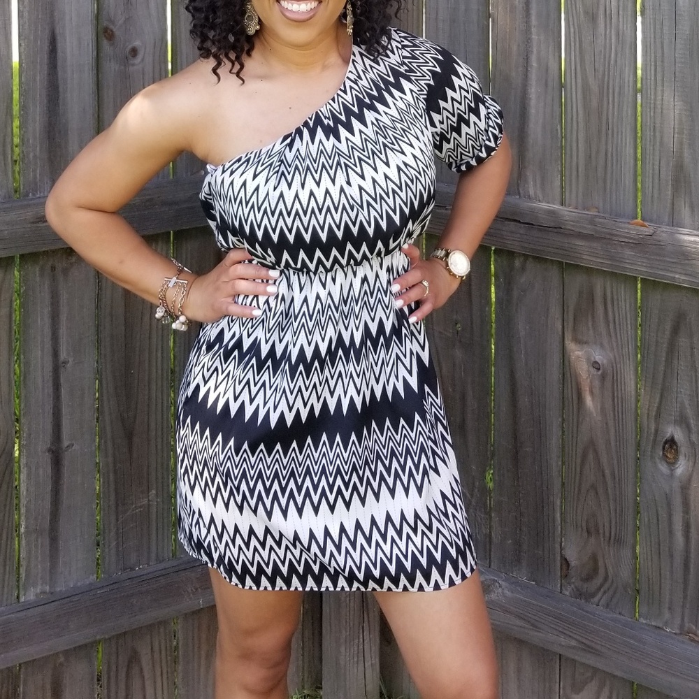 Cute one shoulder chevron print dress